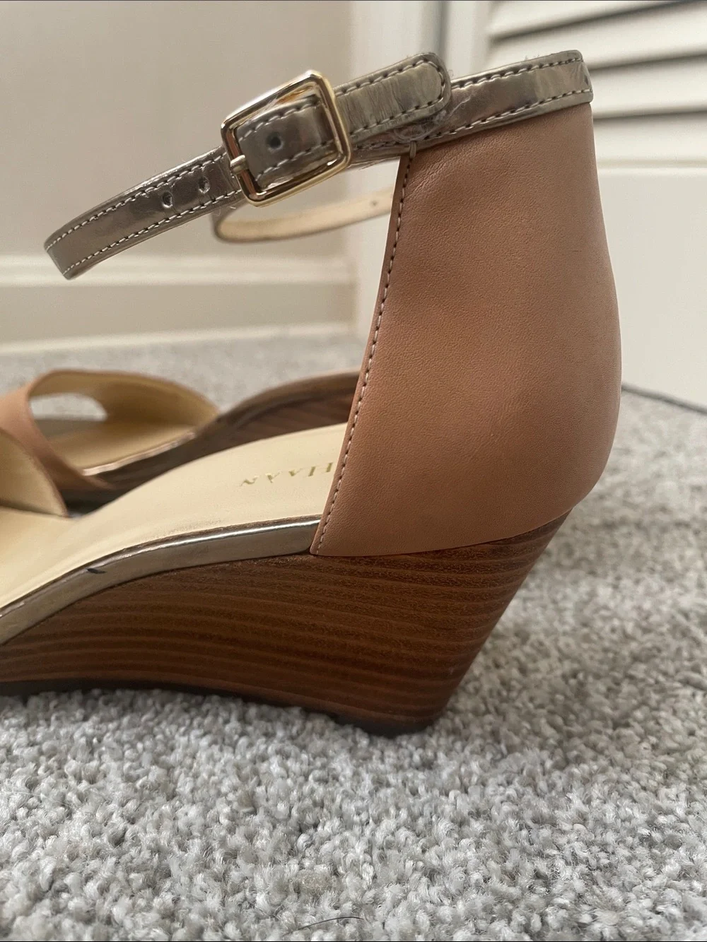 Cole Haan Rosalin Wedge Sandals Sz 7 tan leather w/ gold accent adjustable strap